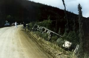 Oops! Big motorhome just about rolls down a huge cliff.